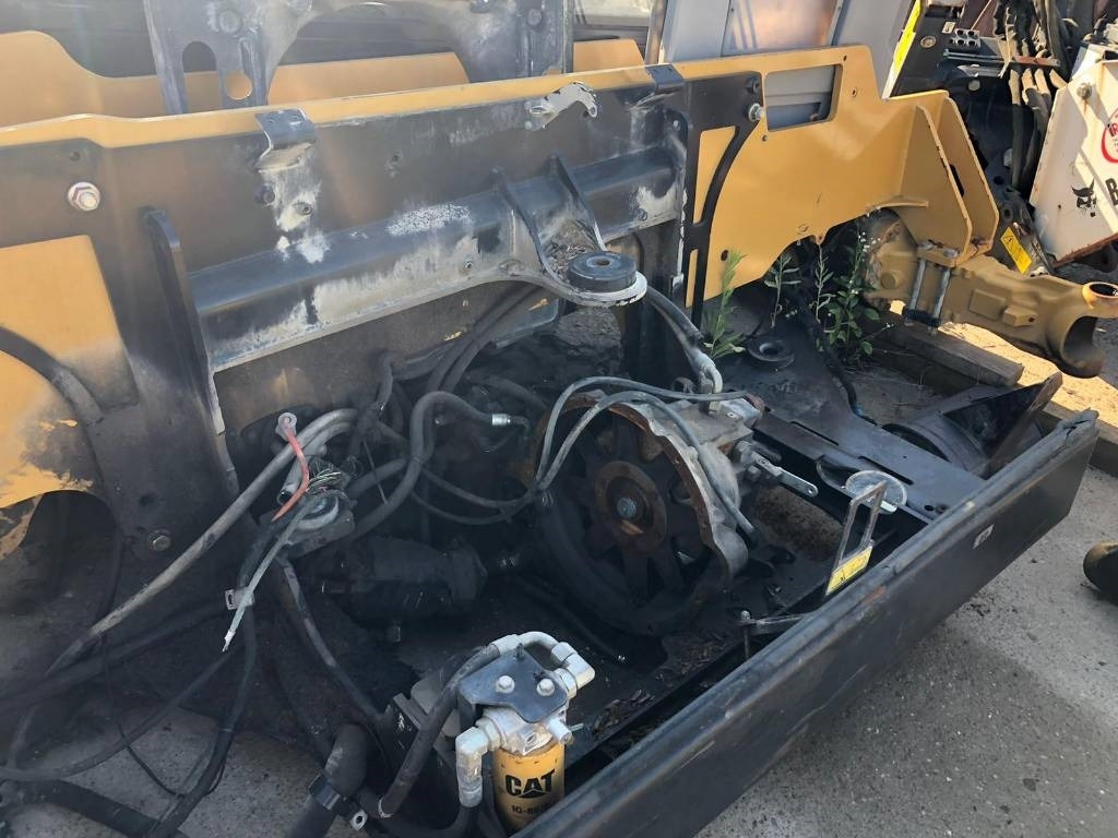 CAT TH 220 B FOR PARTS - Телескопичен товарач: снимка 5 CAT TH 220 B FOR PARTS - Телескопичен товарач: снимка 5
