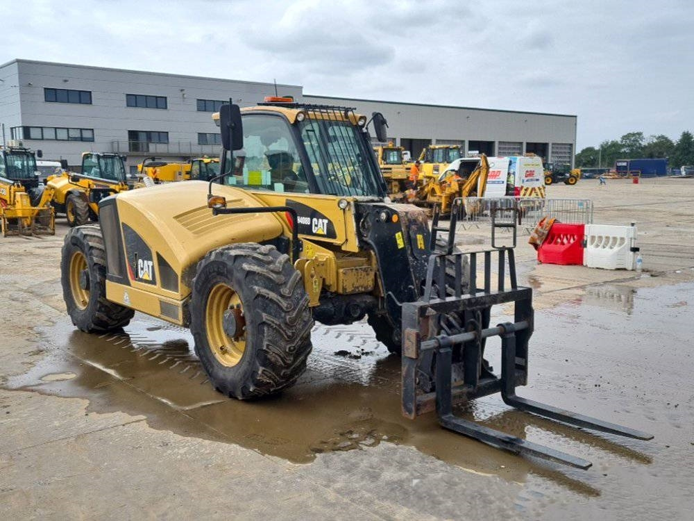 CAT TH 408 D - Телескопичен товарач: снимка 3 CAT TH 408 D - Телескопичен товарач: снимка 3