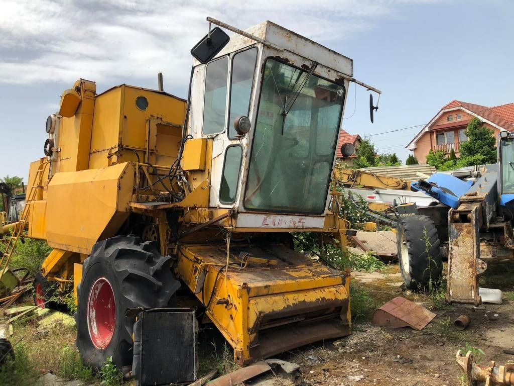 Claas Dominator FOR PARTS - Зърнокомбайн: снимка 2 Claas Dominator FOR PARTS - Зърнокомбайн: снимка 2