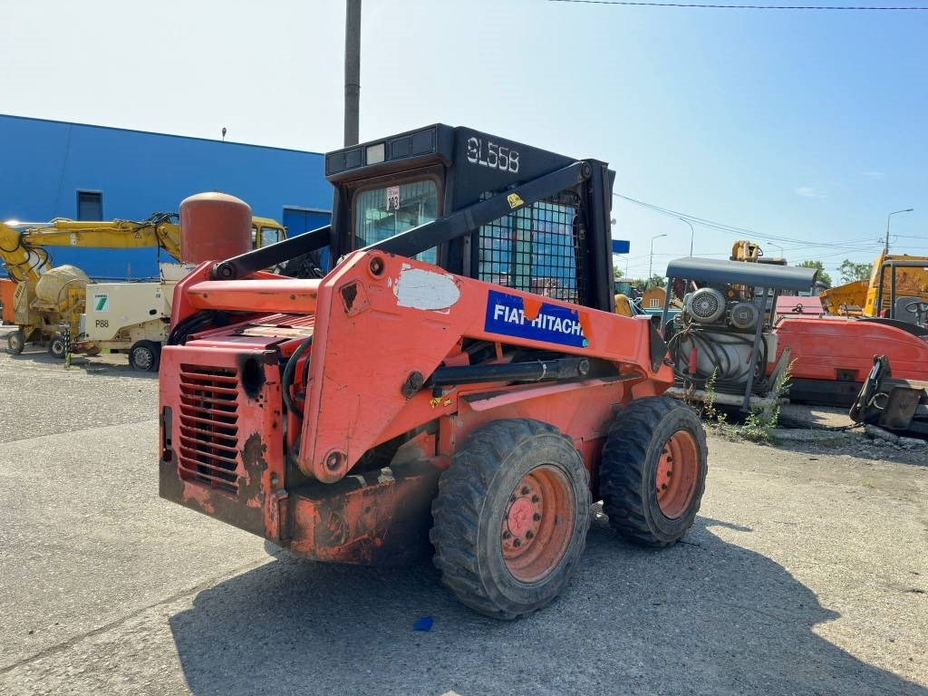Fiat-Hitachi SL55B - Мини челен товарач: снимка 4 Fiat-Hitachi SL55B - Мини челен товарач: снимка 4