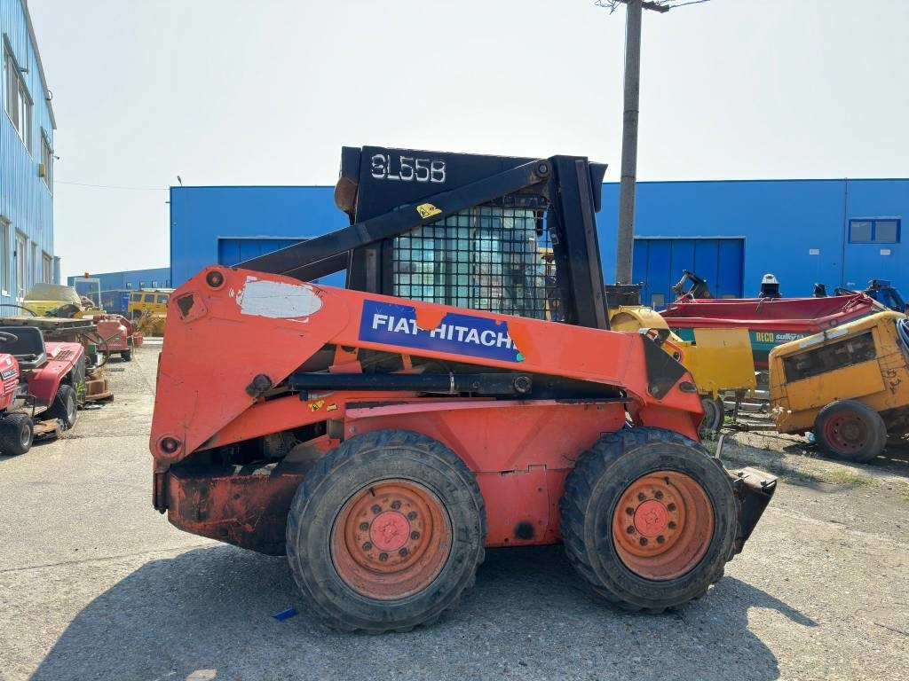 Fiat-Hitachi SL55B - Мини челен товарач: снимка 5 Fiat-Hitachi SL55B - Мини челен товарач: снимка 5