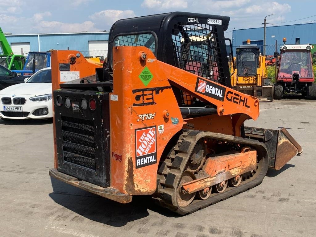 Gehl RT135 - Мини верижен товарач: снимка 5 Gehl RT135 - Мини верижен товарач: снимка 5