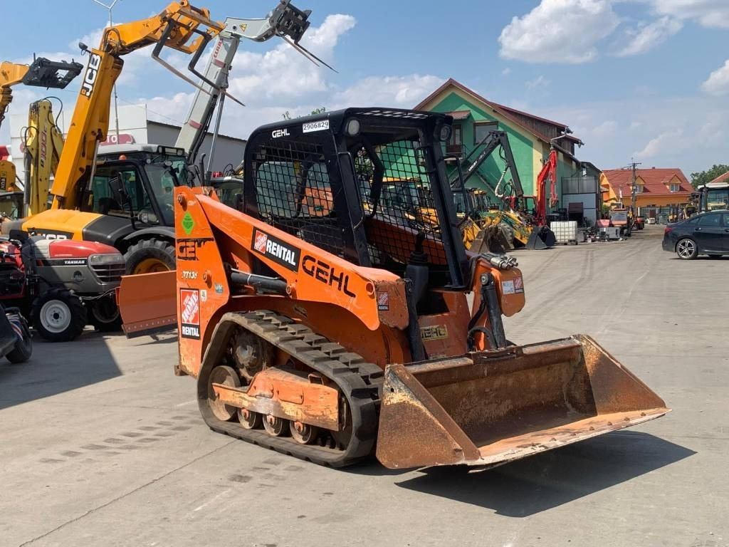 Gehl RT135 - Мини верижен товарач: снимка 3 Gehl RT135 - Мини верижен товарач: снимка 3