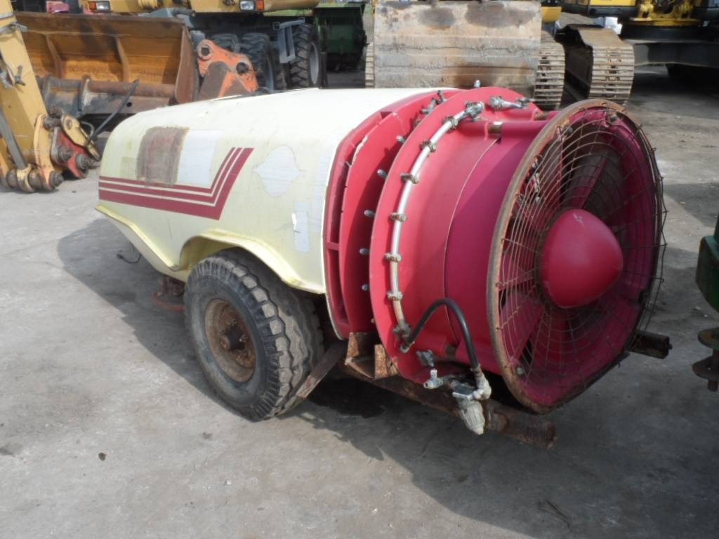 Hardi 1000 - Прикачна пръскачка: снимка 3 Hardi 1000 - Прикачна пръскачка: снимка 3