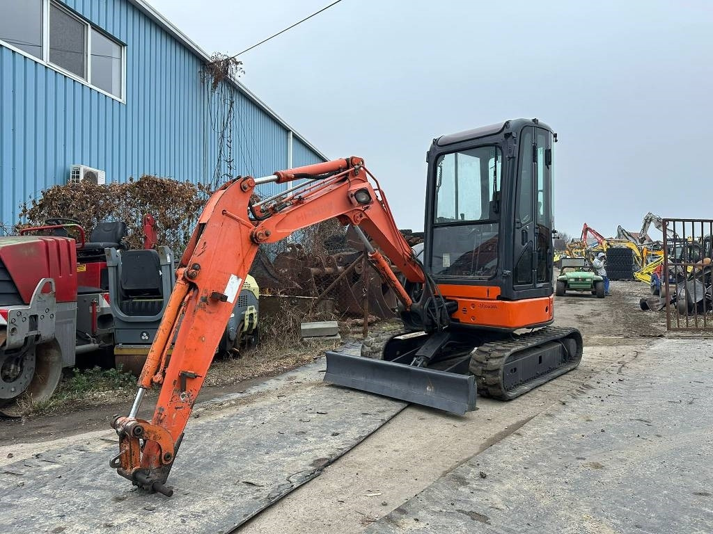 Hitachi ZX 27 U-2 - Мини багер: снимка 1 Hitachi ZX 27 U-2 - Мини багер: снимка 1
