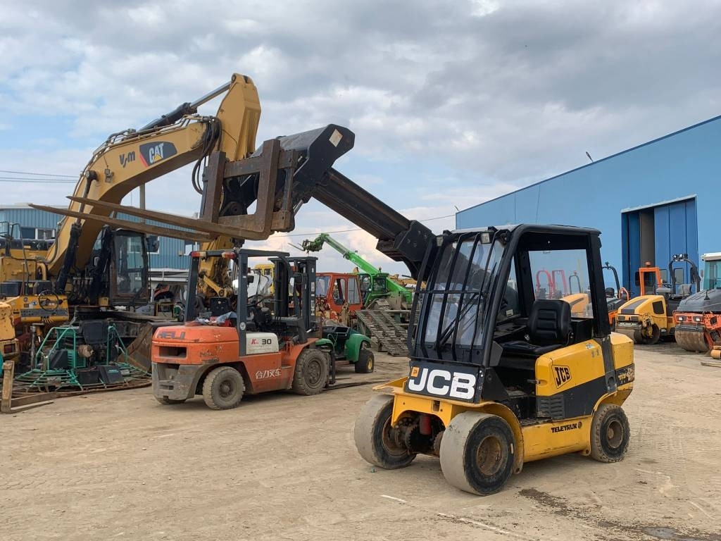 JCB TLT 30 D - Телескопичен товарач: снимка 1 JCB TLT 30 D - Телескопичен товарач: снимка 1