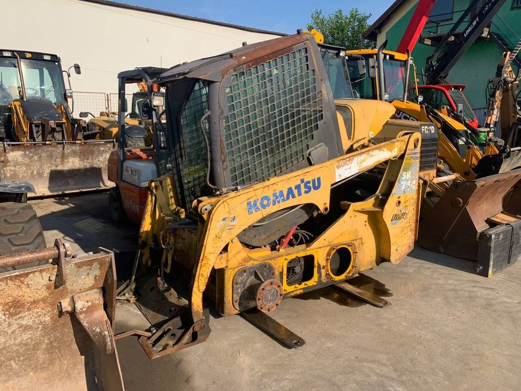 Komatsu SK 714 FOR PARTS - Мини челен товарач: снимка 1 Komatsu SK 714 FOR PARTS - Мини челен товарач: снимка 1