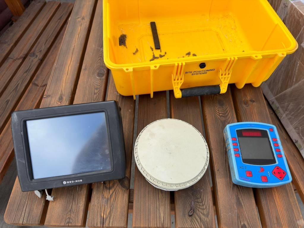 Leica Power Antenna Bluetooth + Power Supply BOX - Навигационна система за Строителна техника: снимка 3 Leica Power Antenna Bluetooth + Power Supply BOX - Навигационна система за Строителна техника: снимка 3