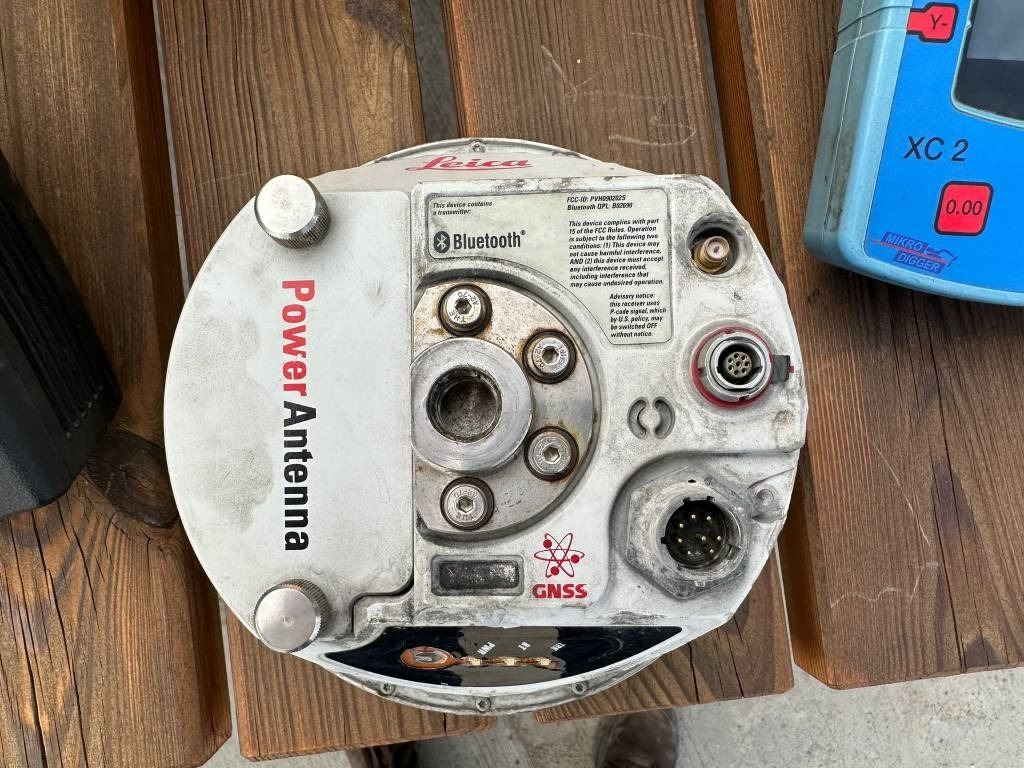 Leica Power Antenna Bluetooth + Power Supply BOX - Навигационна система за Строителна техника: снимка 1 Leica Power Antenna Bluetooth + Power Supply BOX - Навигационна система за Строителна техника: снимка 1