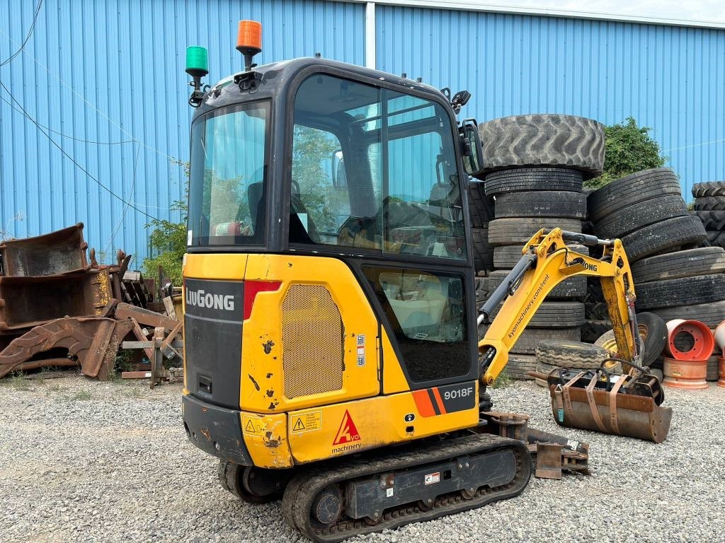 Liugong 9018F - Мини багер: снимка 3 Liugong 9018F - Мини багер: снимка 3