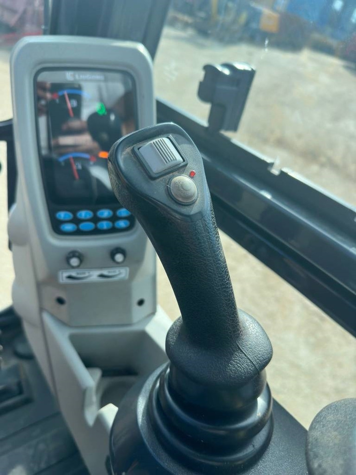 Liugong 9018F - Мини багер: снимка 3 Liugong 9018F - Мини багер: снимка 3