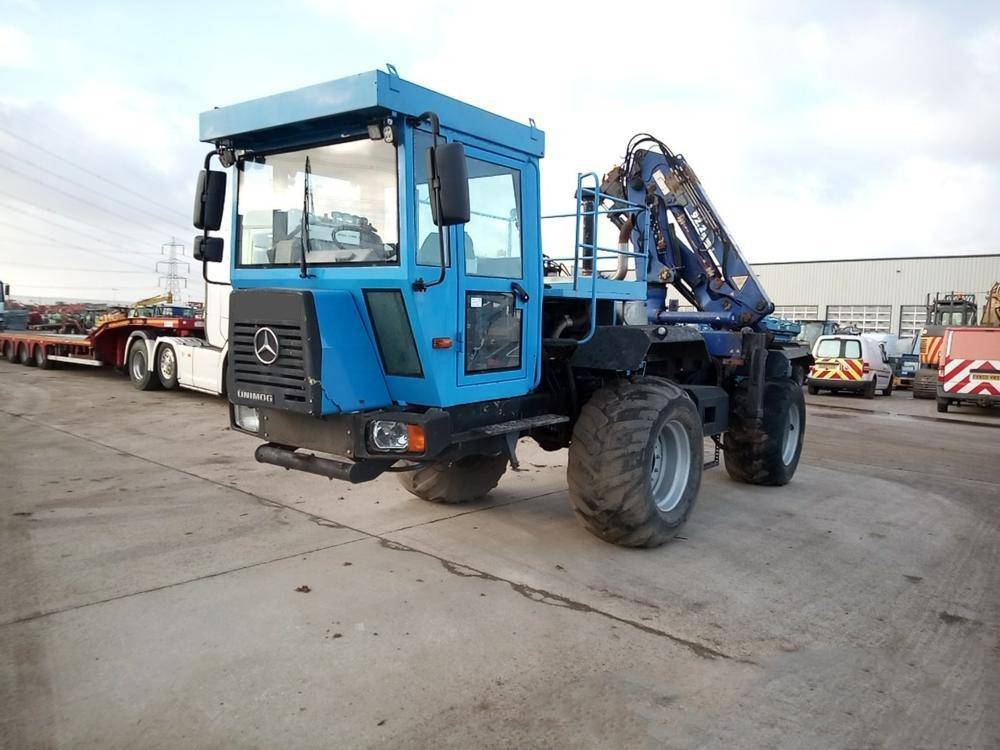 Mercedes-Benz Unimog - Камион с кран: снимка 1 Mercedes-Benz Unimog - Камион с кран: снимка 1