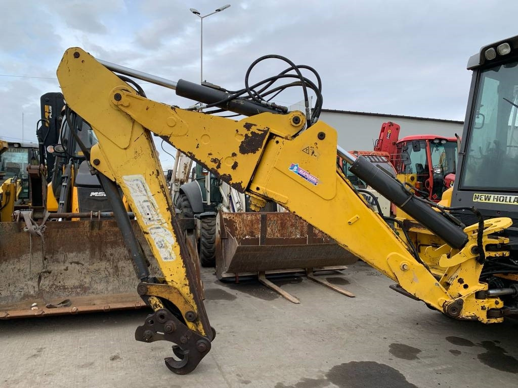 New Holland B 115 4PS - Багер-товарач: снимка 5 New Holland B 115 4PS - Багер-товарач: снимка 5