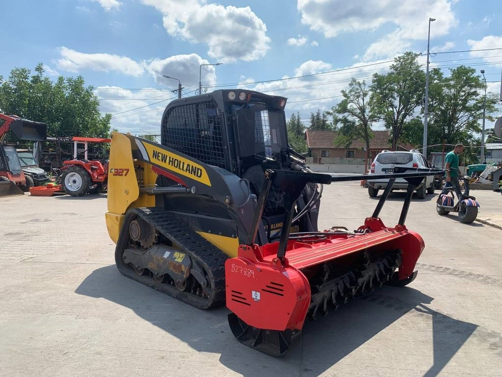New Holland C327 - Мини челен товарач: снимка 4 New Holland C327 - Мини челен товарач: снимка 4