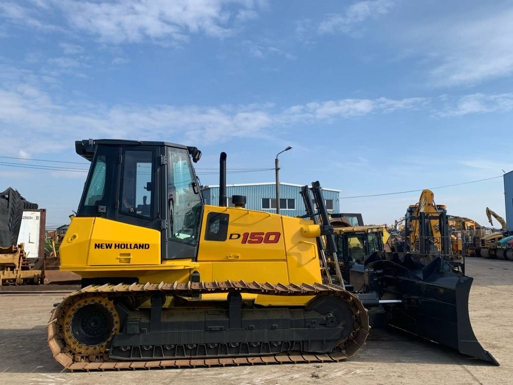 New Holland D 150 - Булдозер: снимка 2 New Holland D 150 - Булдозер: снимка 2
