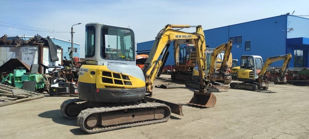 New Holland E 50.2 C - Мини багер: снимка 2 New Holland E 50.2 C - Мини багер: снимка 2
