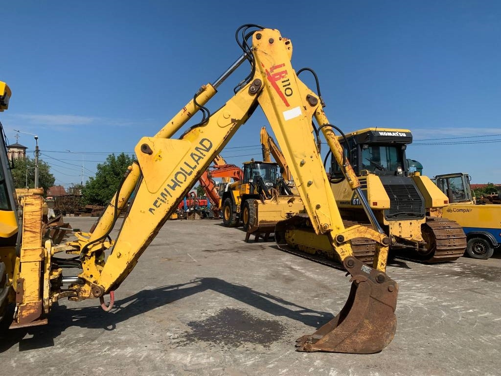 New Holland LB 110-4 PT - Багер-товарач: снимка 4 New Holland LB 110-4 PT - Багер-товарач: снимка 4