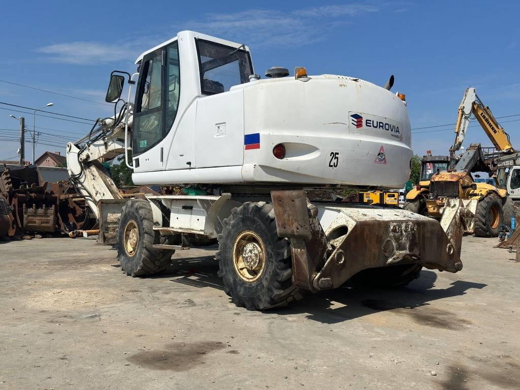 New Holland MH Plus - Колесен багер: снимка 5 New Holland MH Plus - Колесен багер: снимка 5