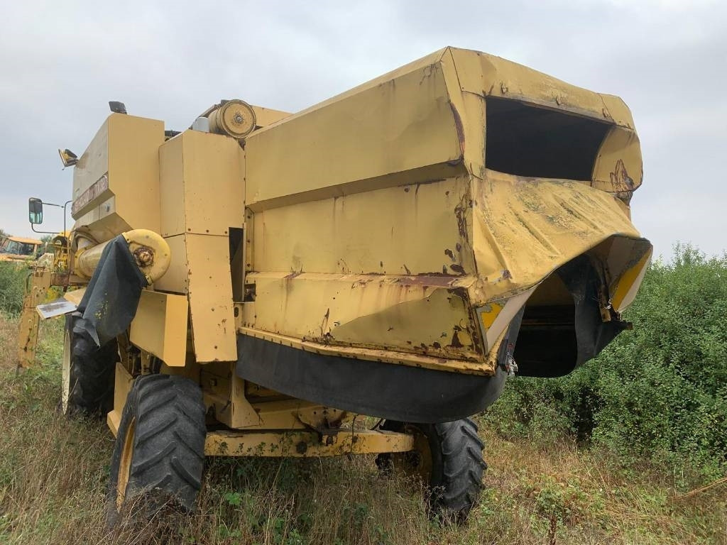 New Holland TX 32 - Зърнокомбайн: снимка 5 New Holland TX 32 - Зърнокомбайн: снимка 5