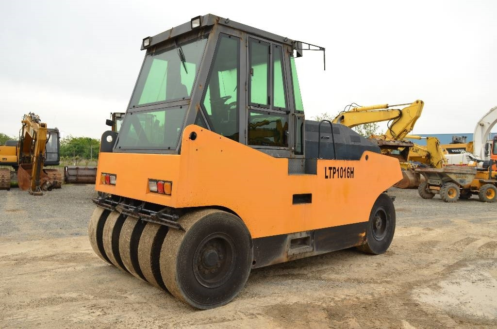 Sinoway LTP1016H - Пневматичен валяк: снимка 3 Sinoway LTP1016H - Пневматичен валяк: снимка 3