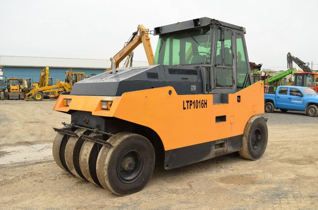 Sinoway LTP1016H - Пневматичен валяк: снимка 1 Sinoway LTP1016H - Пневматичен валяк: снимка 1