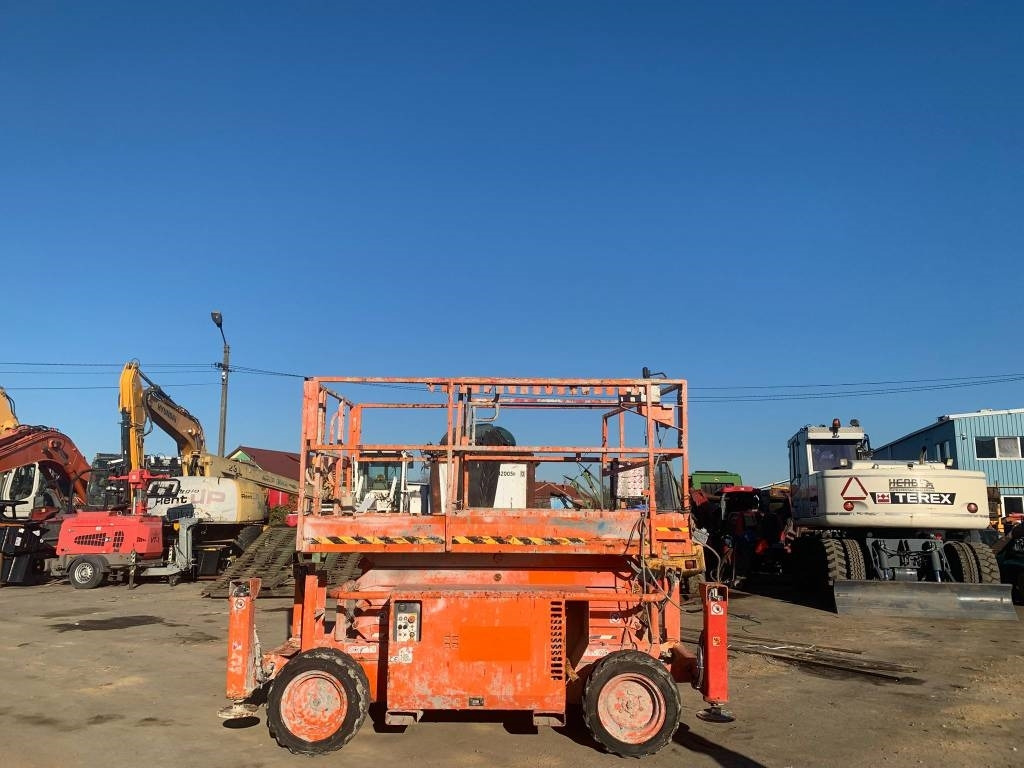 SkyJack SJ 6832 RT - Ножична работна платформа: снимка 3 SkyJack SJ 6832 RT - Ножична работна платформа: снимка 3