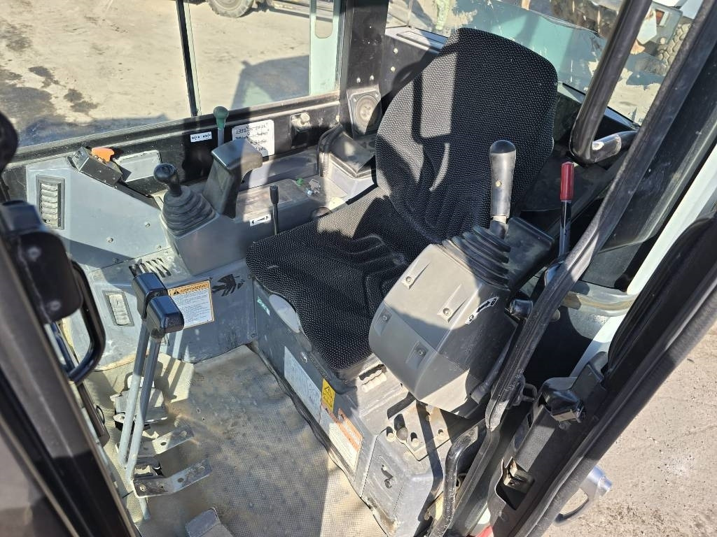 Takeuchi TB 23 R - Мини багер: снимка 4 Takeuchi TB 23 R - Мини багер: снимка 4