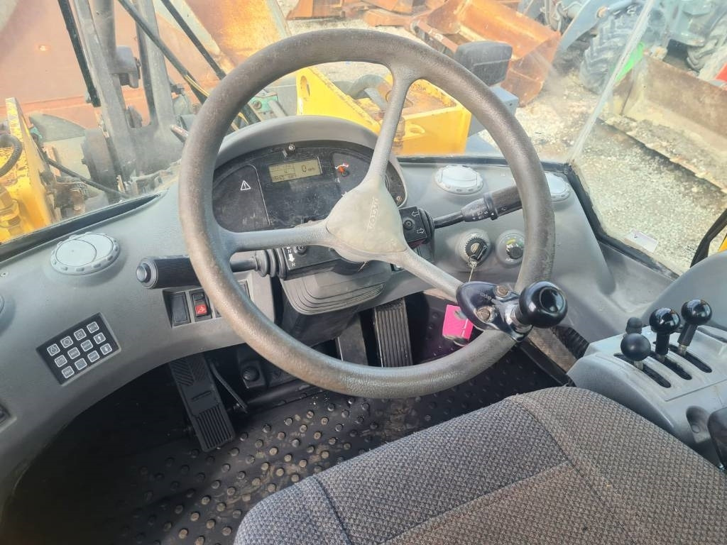 Колесен товарач Volvo L 120 E: снимка 9
