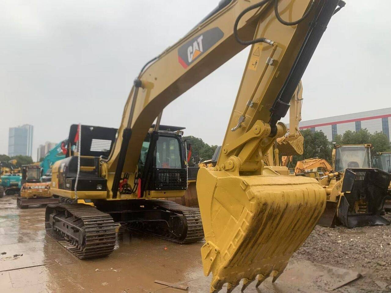 Caterpillar 329D - Верижен багер: снимка 2 Caterpillar 329D - Верижен багер: снимка 2