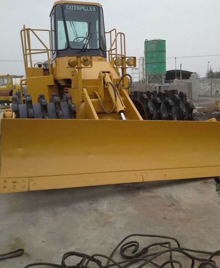 Caterpillar 815B - Компактор: снимка 3 Caterpillar 815B - Компактор: снимка 3