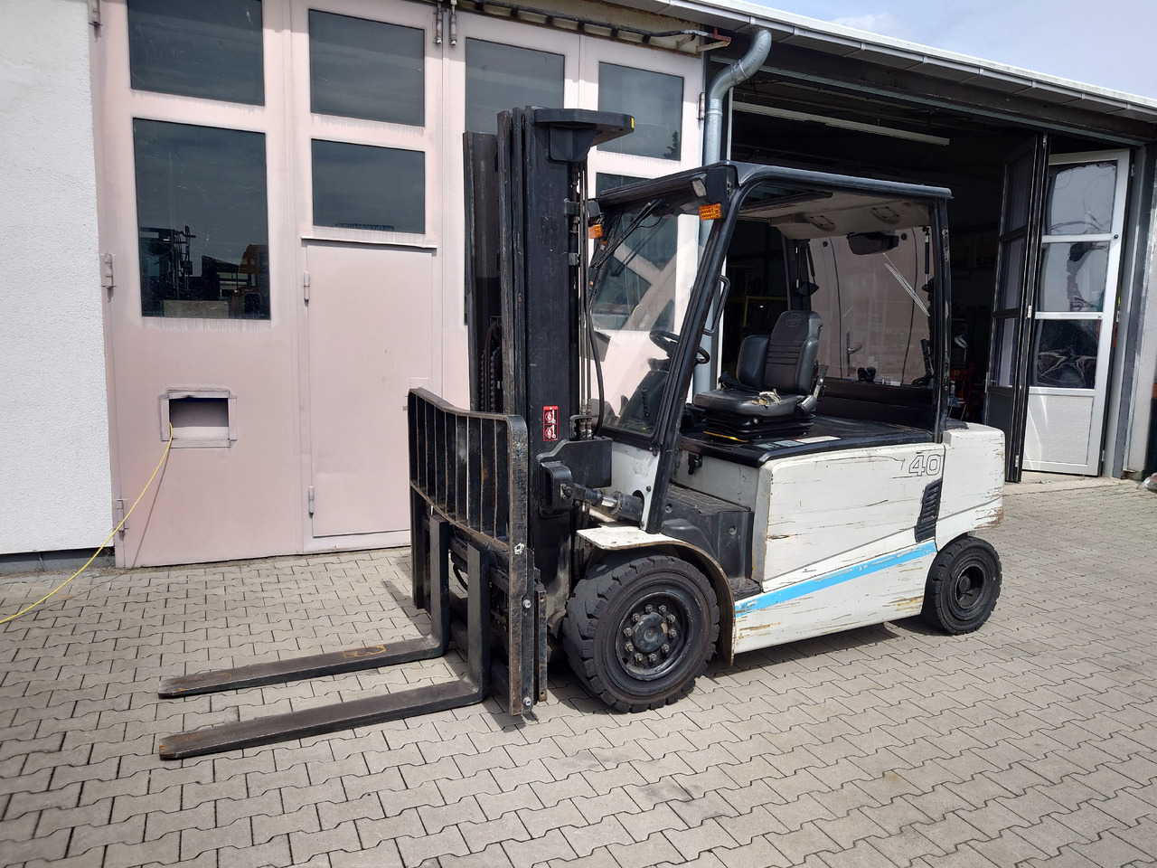 Hyundai 40B-9 - Електрокар: снимка 1 Hyundai 40B-9 - Електрокар: снимка 1