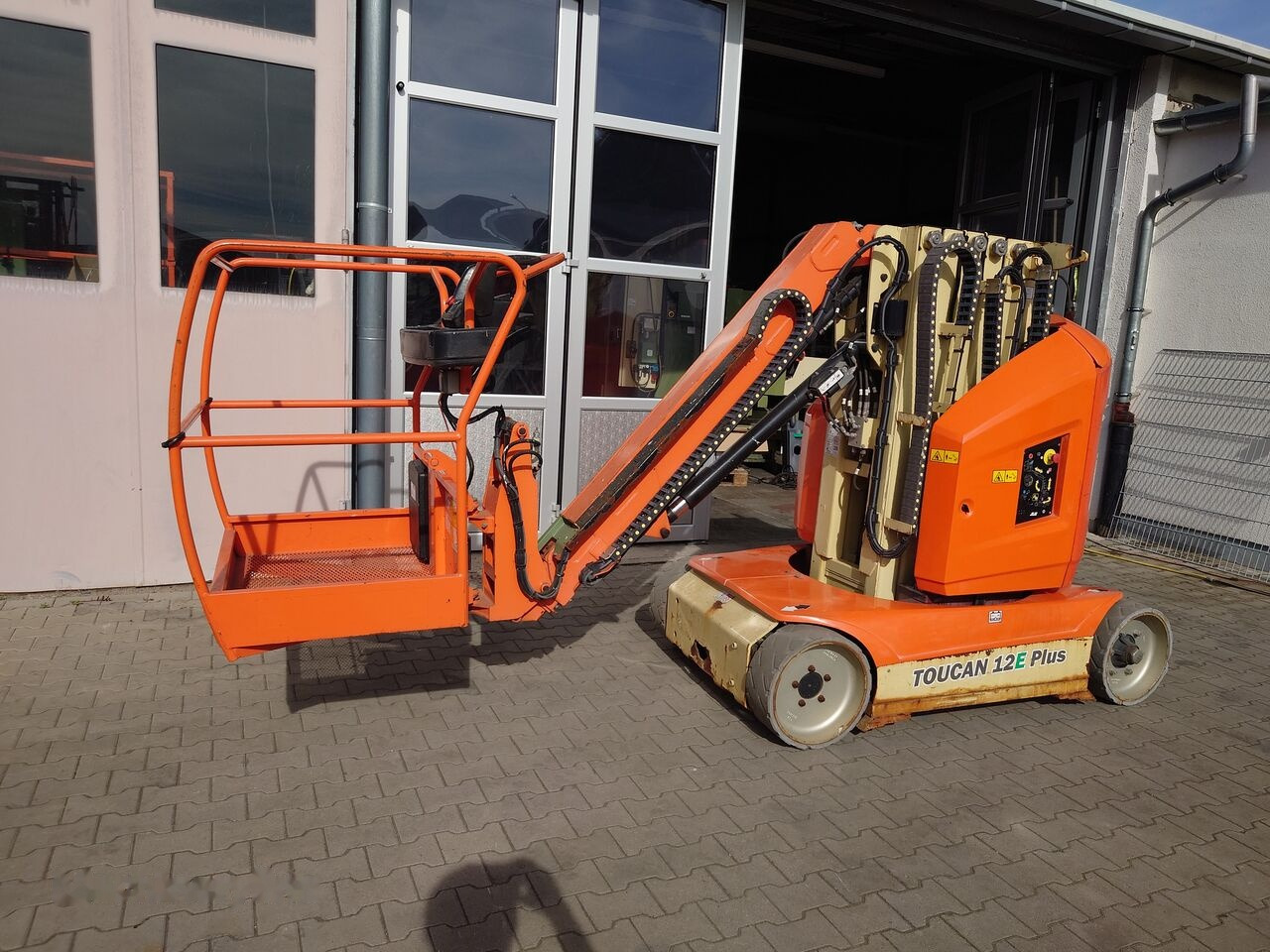 JLG TOUCAN 12E PLUS - Вертикална работна платформа: снимка 3 JLG TOUCAN 12E PLUS - Вертикална работна платформа: снимка 3