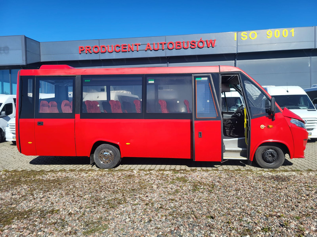 IVECO Daily Kapena- 35 Miejsc - Микробус, Пътнически бус: снимка 4 IVECO Daily Kapena- 35 Miejsc - Микробус, Пътнически бус: снимка 4