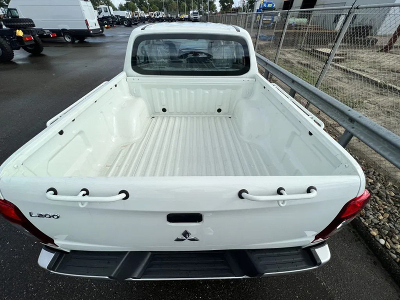Mitsubishi L200 4x4 - 8 UNITS in WHITE 2.5 D GL Double Cab - EURO 2 - NEW!! Ready for work!!!** - Пикап, Бус с двойна кабина: снимка 4 Mitsubishi L200 4x4 - 8 UNITS in WHITE 2.5 D GL Double Cab - EURO 2 - NEW!! Ready for work!!!** - Пикап, Бус с двойна кабина: снимка 4