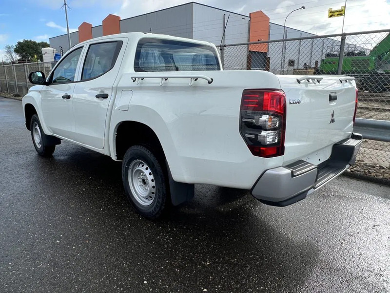Mitsubishi L200 4x4 - 8 UNITS in WHITE 2.5 D GL Double Cab - EURO 2 - NEW!! Ready for work!!!** - Пикап, Бус с двойна кабина: снимка 2 Mitsubishi L200 4x4 - 8 UNITS in WHITE 2.5 D GL Double Cab - EURO 2 - NEW!! Ready for work!!!** - Пикап, Бус с двойна кабина: снимка 2