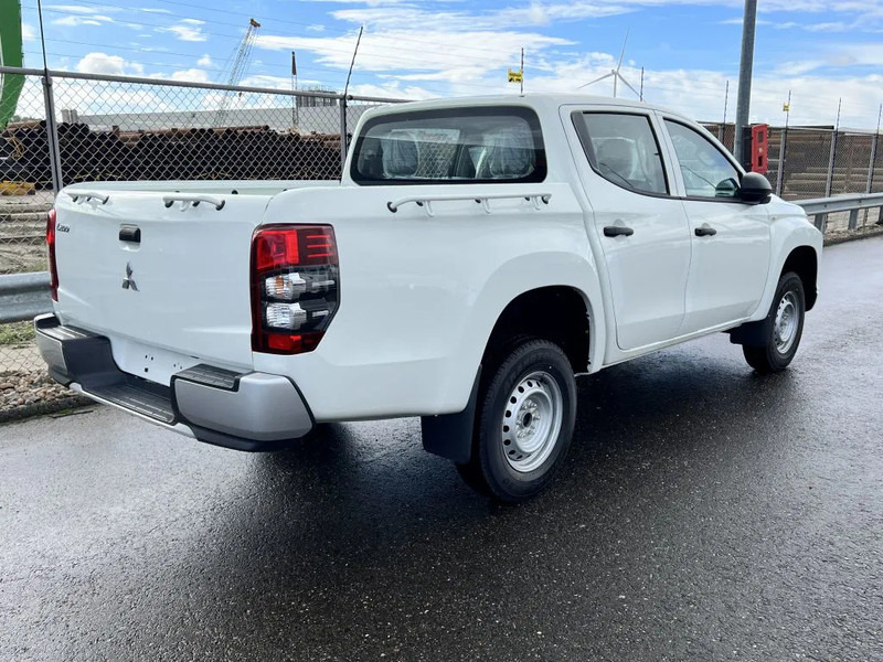 Mitsubishi L200 4x4 - 8 UNITS in WHITE 2.5 D GL Double Cab - EURO 2 - NEW!! Ready for work!!!** - Пикап, Бус с двойна кабина: снимка 5 Mitsubishi L200 4x4 - 8 UNITS in WHITE 2.5 D GL Double Cab - EURO 2 - NEW!! Ready for work!!!** - Пикап, Бус с двойна кабина: снимка 5
