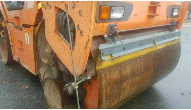 Hamm DV90 VO mit Streuer Klima German Maschine - Пътен валяк: снимка 4 Hamm DV90 VO mit Streuer Klima German Maschine - Пътен валяк: снимка 4