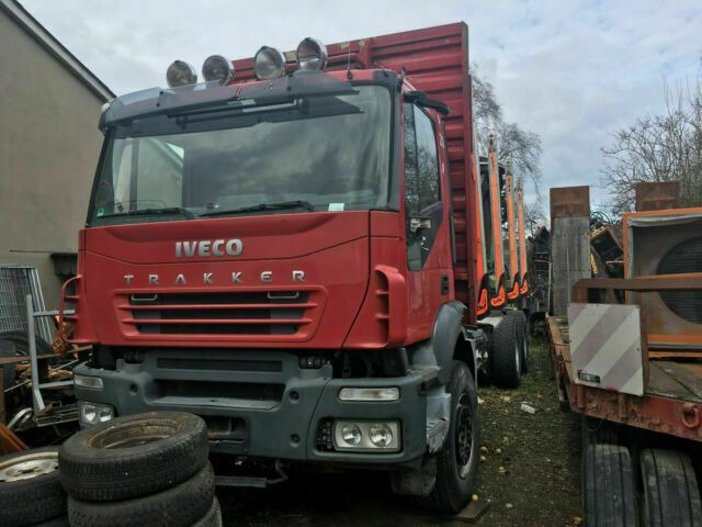 Iveco AD260T450PS 6x4 Blatt Blatt (E:5) - Камион за дърва, Камион с кран: снимка 1 Iveco AD260T450PS 6x4 Blatt Blatt (E:5) - Камион за дърва, Камион с кран: снимка 1