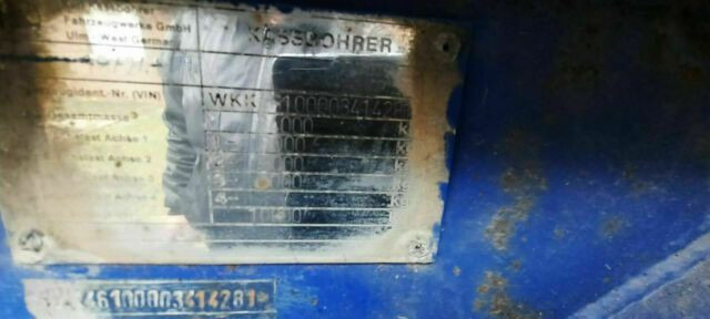 Полуремарке за дърва Kässbohrer SCV Plattform Mit Rungen 3 Achser: снимка 6