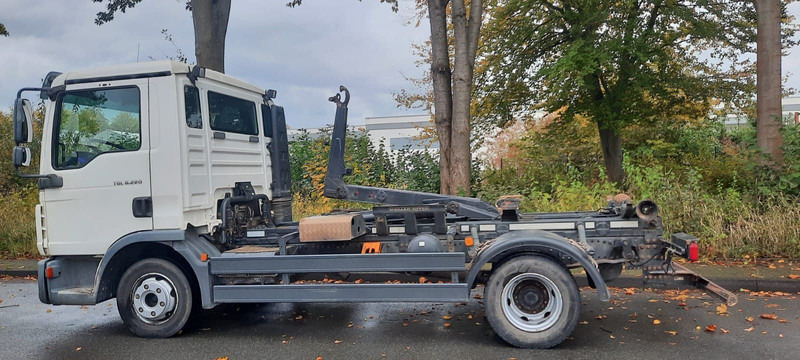 MAN TGL 8.220 Abrollkipper - Мултилифт с кука камион: снимка 3 MAN TGL 8.220 Abrollkipper - Мултилифт с кука камион: снимка 3