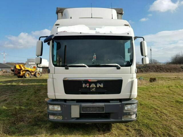 MAN TGL8.240 G.Haus/2xBett Klima AHK - Камион с брезент: снимка 1 MAN TGL8.240 G.Haus/2xBett Klima AHK - Камион с брезент: снимка 1