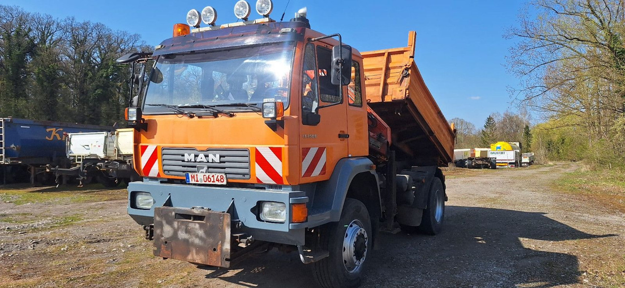 MAN TGM 18.240PS 4x4 3.S-Kipper mit Kran - Самосвал камион, Камион с кран: снимка 2 MAN TGM 18.240PS 4x4 3.S-Kipper mit Kran - Самосвал камион, Камион с кран: снимка 2