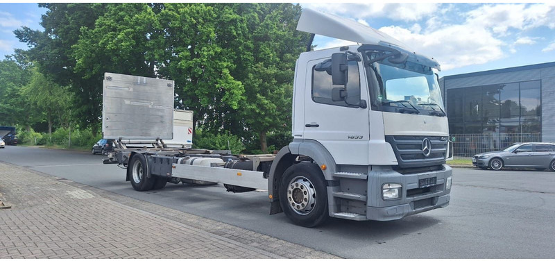 Mercedes-Benz 1833 2 Achser für BDF mit LBW - Шаси кабина: снимка 2 Mercedes-Benz 1833 2 Achser für BDF mit LBW - Шаси кабина: снимка 2
