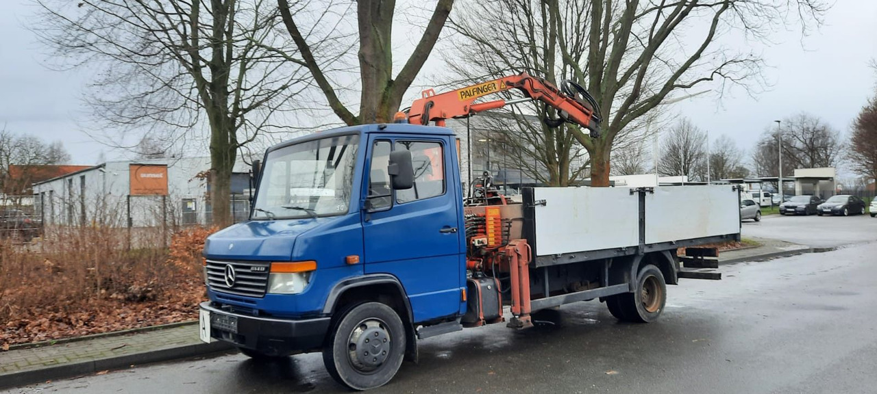 Mercedes-Benz 814 Pritsche mit Kran+Greifer - Бордови бус: снимка 1 Mercedes-Benz 814 Pritsche mit Kran+Greifer - Бордови бус: снимка 1