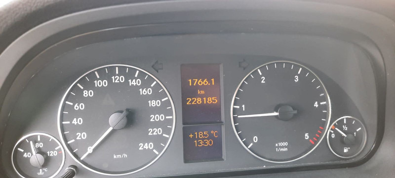 Mercedes-Benz A-Klasse 180 A 180 CDI AVANTGARDE - Лек автомобил: снимка 3 Mercedes-Benz A-Klasse 180 A 180 CDI AVANTGARDE - Лек автомобил: снимка 3