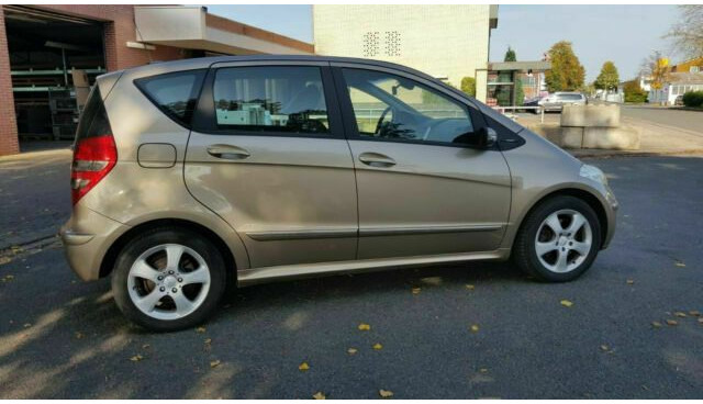 Mercedes-Benz A-Klasse 200 CDI - Хечбек: снимка 2 Mercedes-Benz A-Klasse 200 CDI - Хечбек: снимка 2