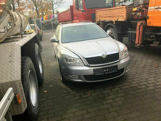 Škoda Octavia Scout Vollausst. 105 KW - Комби: снимка 2 Škoda Octavia Scout Vollausst. 105 KW - Комби: снимка 2