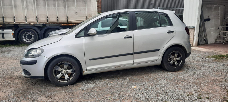 Volkswagen Golf Plus 1.9 TDI DSG DPF Comfortline - Хечбек: снимка 4 Volkswagen Golf Plus 1.9 TDI DSG DPF Comfortline - Хечбек: снимка 4