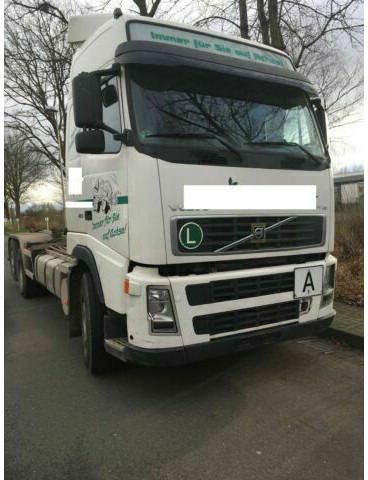 Volvo FH12-420 G.Haus 2xBett Klima Schaltgetriebe Reta - Мултилифт с кука камион: снимка 2 Volvo FH12-420 G.Haus 2xBett Klima Schaltgetriebe Reta - Мултилифт с кука камион: снимка 2