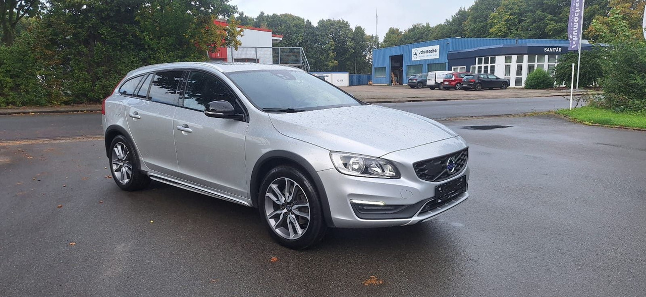 Volvo V60 Cross Country Summum AWD - Лек автомобил: снимка 1 Volvo V60 Cross Country Summum AWD - Лек автомобил: снимка 1